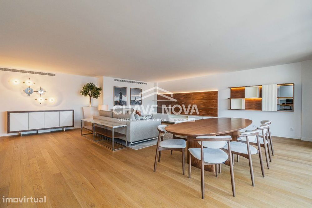 T4 Novo c/ 3 Lugares de Garagem e Arrumo no Porto