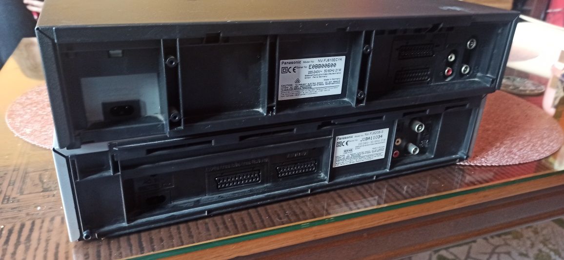 Dwa magnetowidy Panasonic uszkodzone