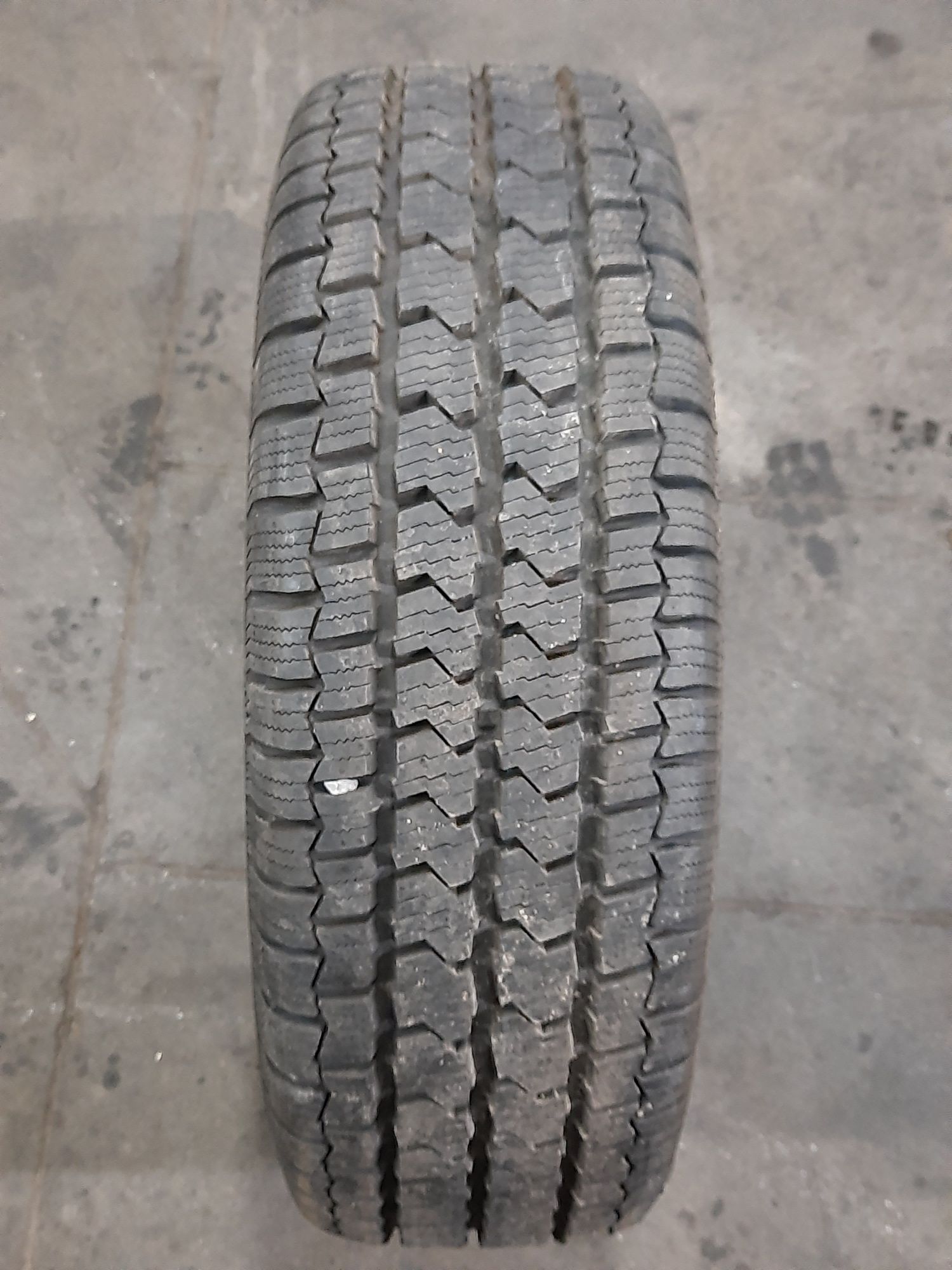 Opona 215/65R16C 109/107R Continental VancoFourSeason 2