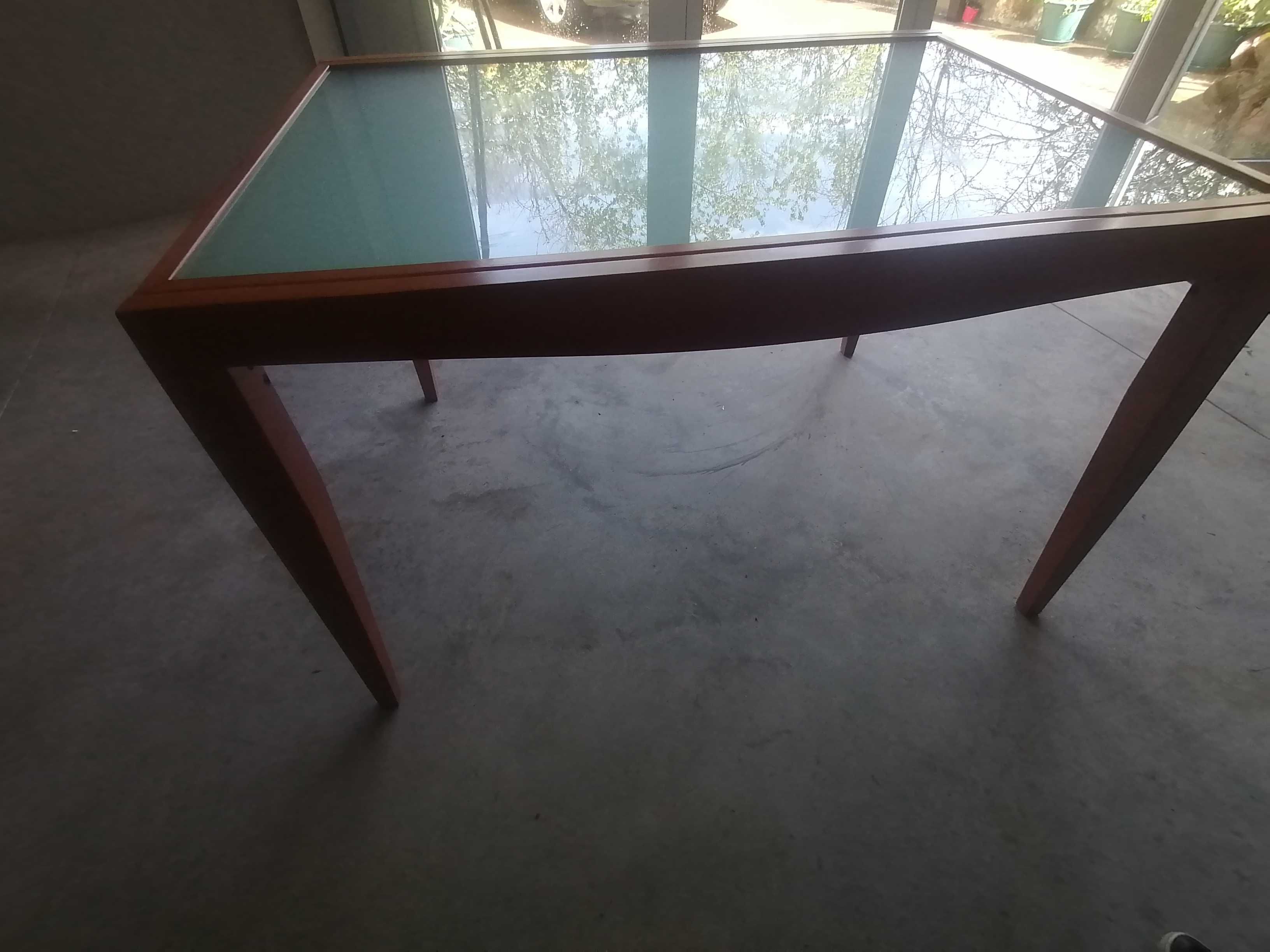 Mesa extensível com tampo de vidro