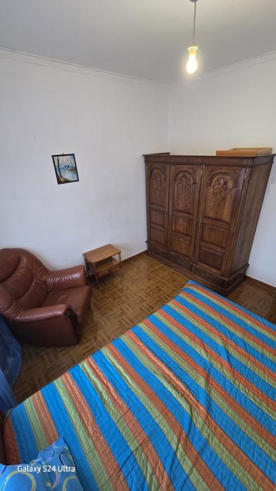 Quarto mobilado para arrendar (despesas incluidas)
