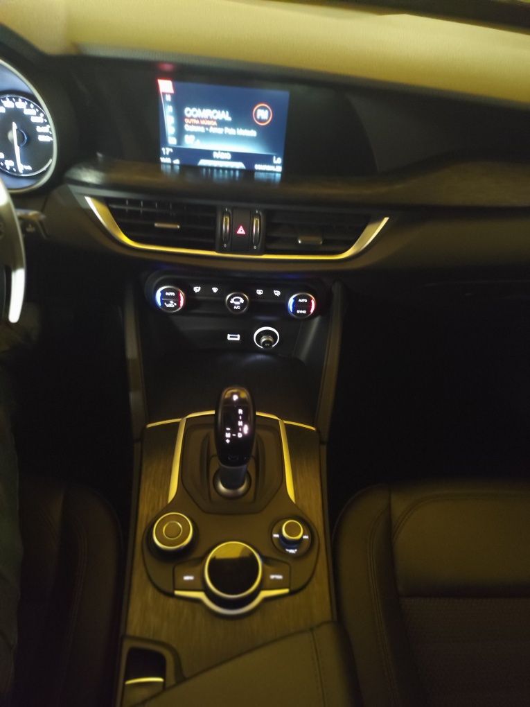 2021 Stelvio super AT8 2.2 Automático