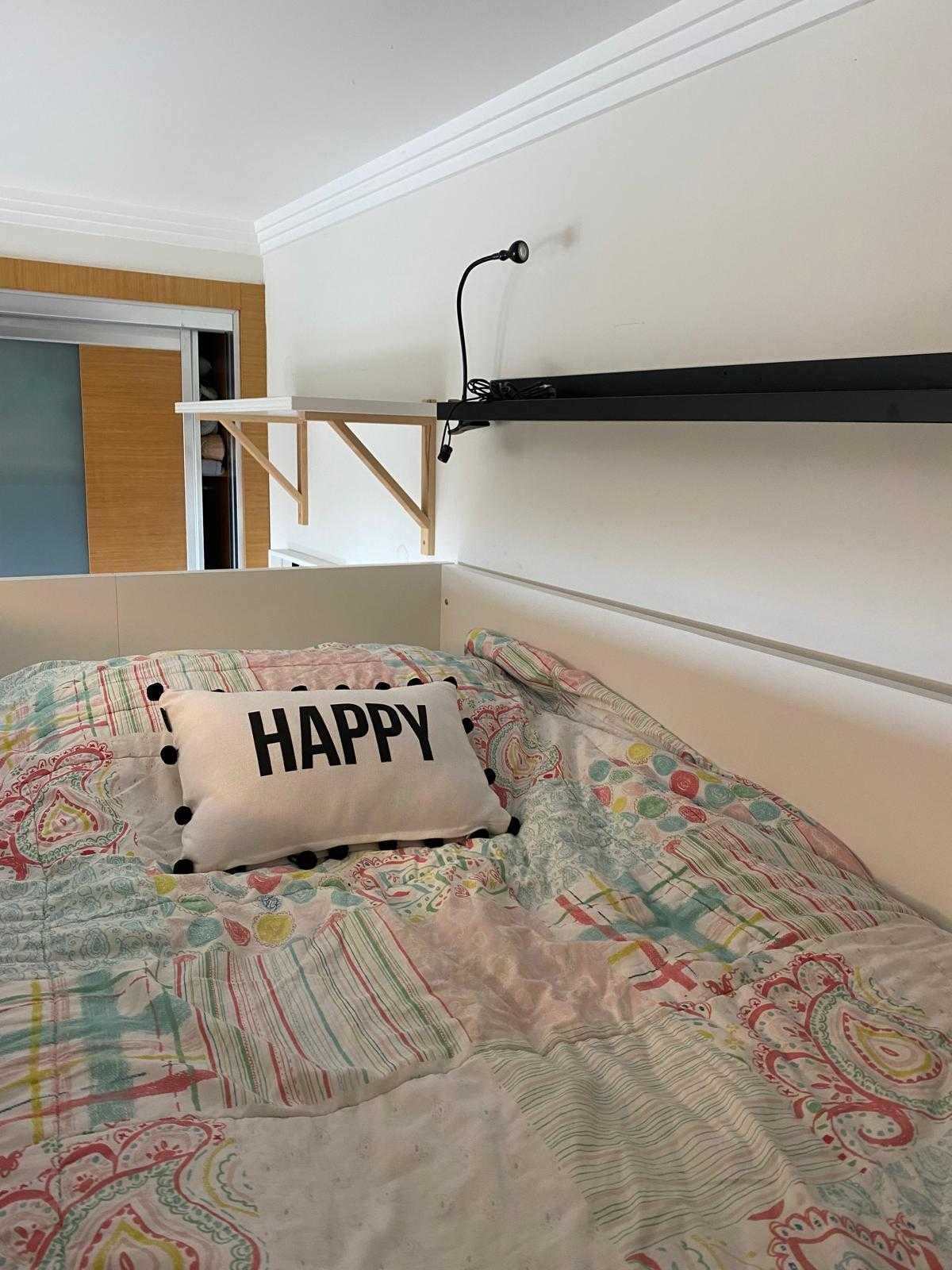Cama loft IKEA com sofá incluído — ótimo estado!