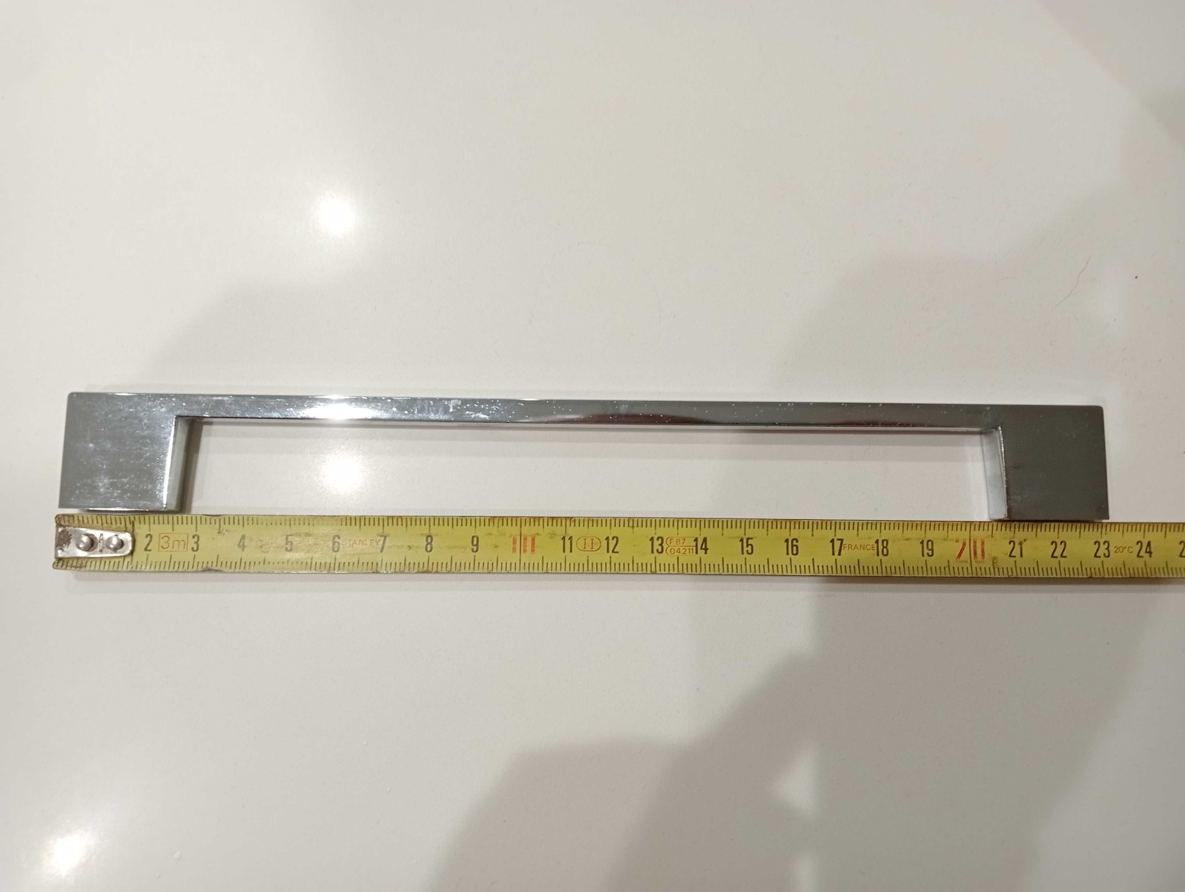 18 Puxadores de armário de cozinha em inox, com pouco uso