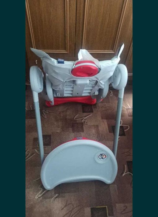 Дитяче крісло для годування