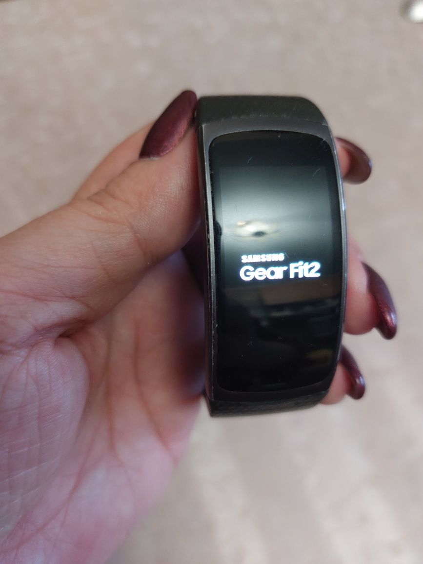 Фитнес-браслет Samsung gear fit2