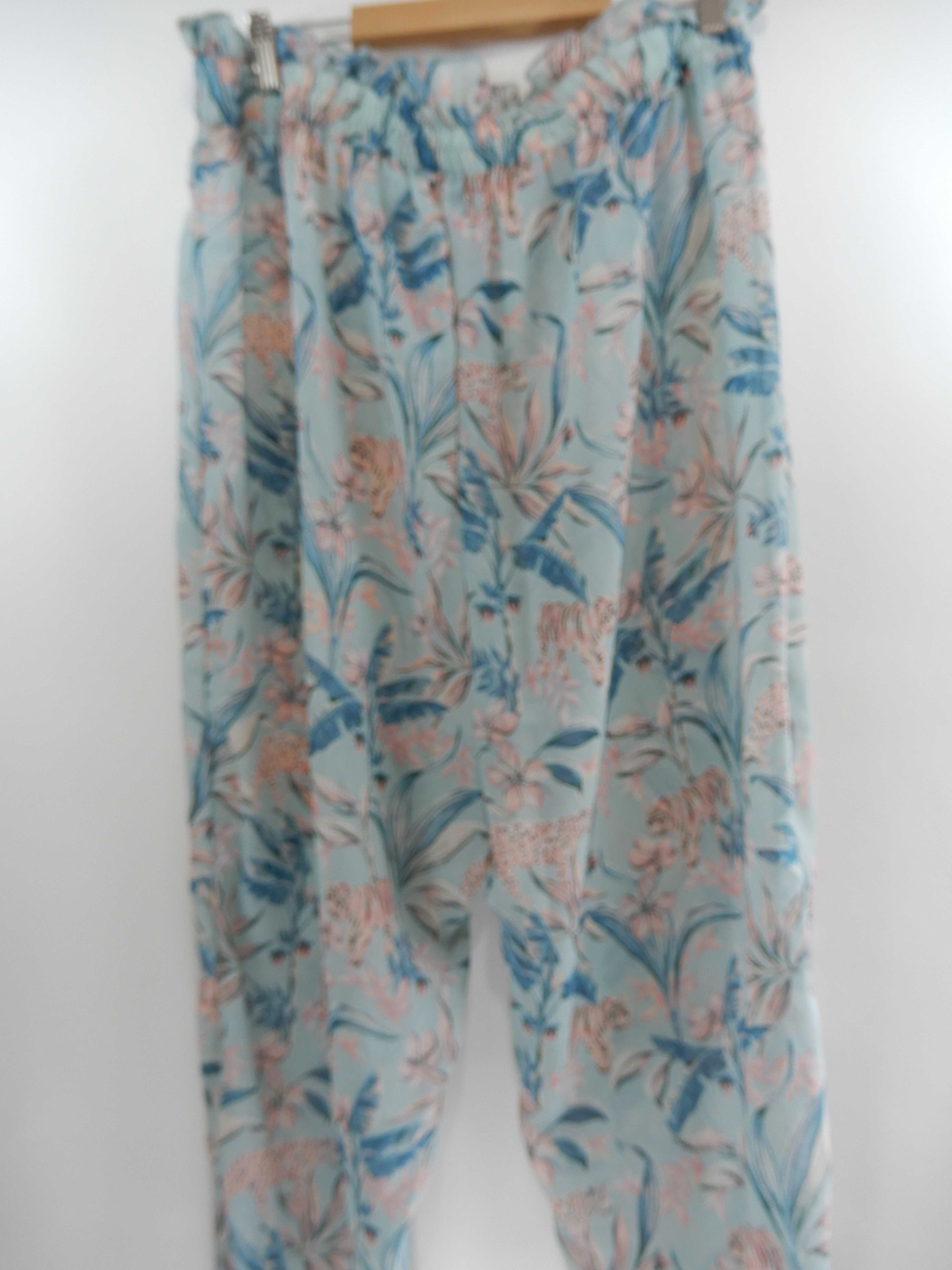 Spodnie z szeroką nogawką prześwitujące niebieskie kwiaty TU 44 XXL