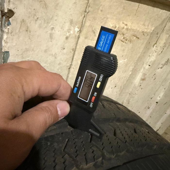 Продам зимові шини 225/70r15C Matador