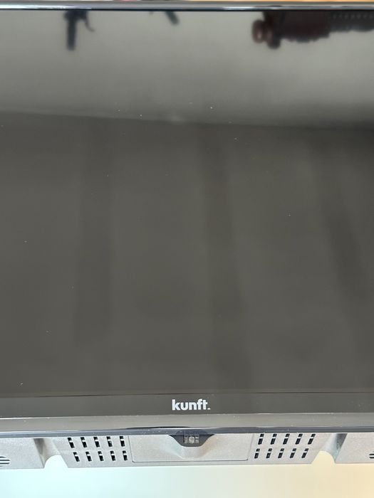 TV Kunft 32” com suporte de parede incluído