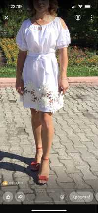 Белое нарядное летнее платье