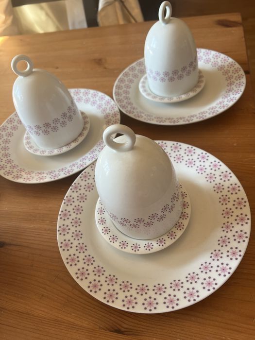 Porcelanowe kieliszki do jajek 3 x plus talerzyki Tchibo