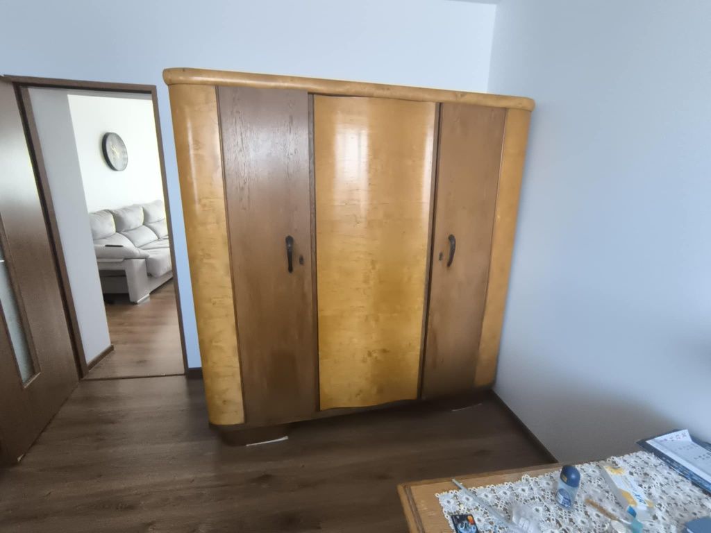 Sprzedam zabytkową szafę