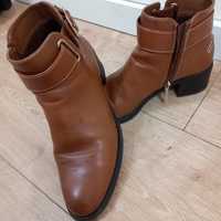 Botins de senhora em camel