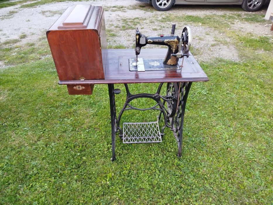 Zabytkowa maszyna do szycia IDEAL (na licencji Singer)