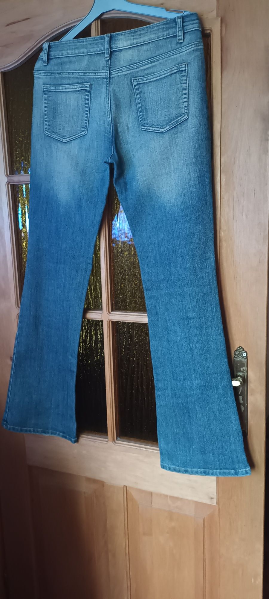 Spodnie jeans z aplikacją. Roz. M