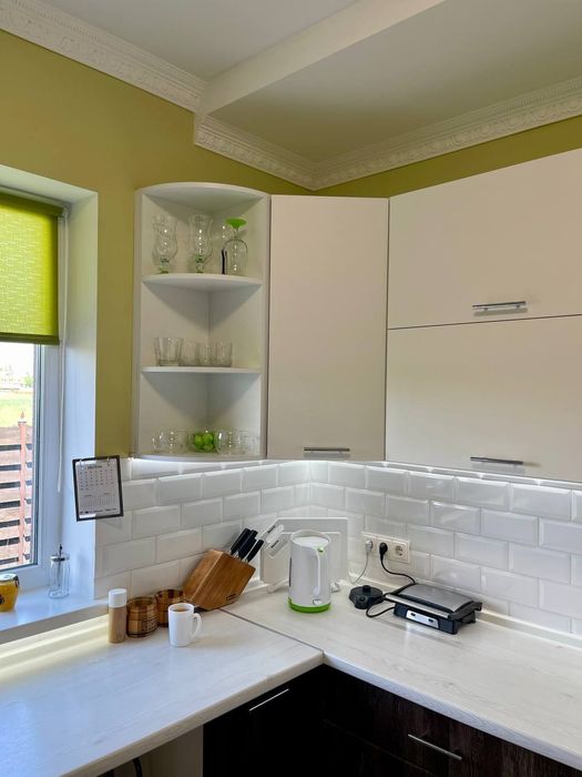 Продається двоповерховий ексклюзивний будинок в передмісті