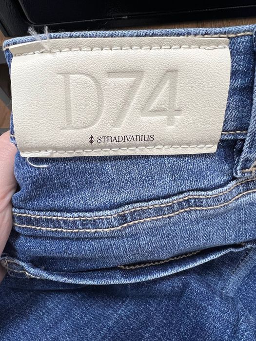 Продам нові джинси кльош Stradivarius розмір 32 , не підійшов розмір