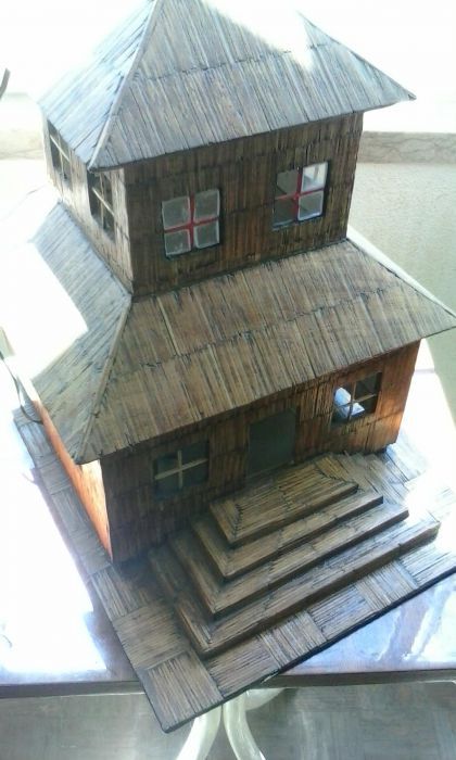 Casa japonesa feita em madeira e paus de fósforo