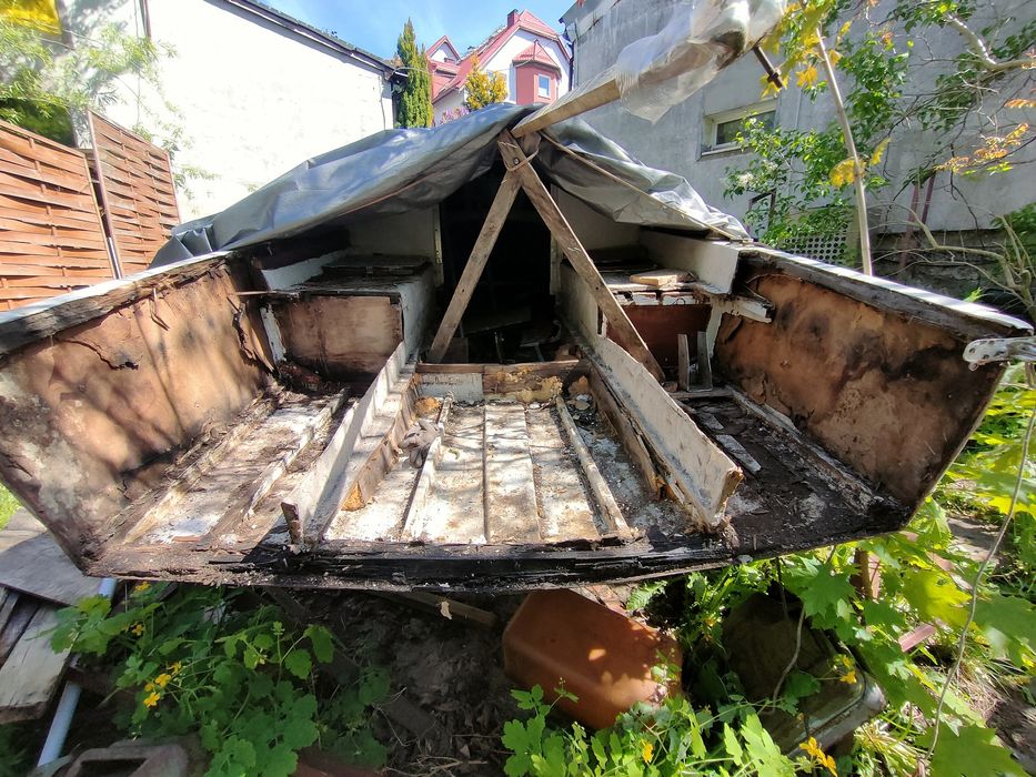 Łódka wędkarska kabinowa