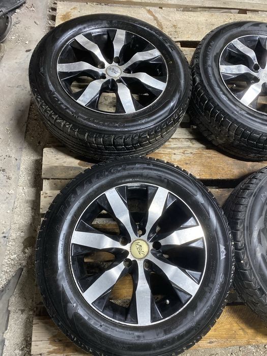Резина зимова 215/60 R16 5×114.3 99H з титанами легкосплавні диски шин
