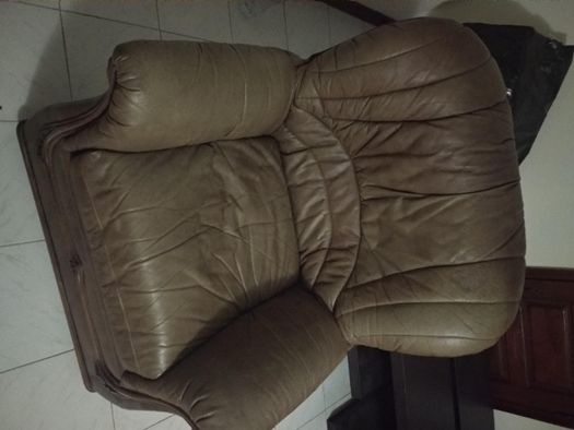 Sofá de pele ( conjunto de sofa cama grande + 3 pequenos )