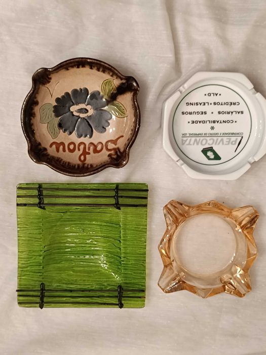 4 Cinzeiros antigos lindíssimos