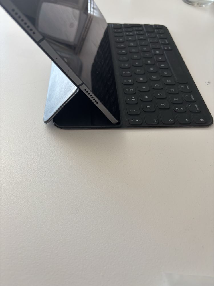 Smart keyboard folio 11”