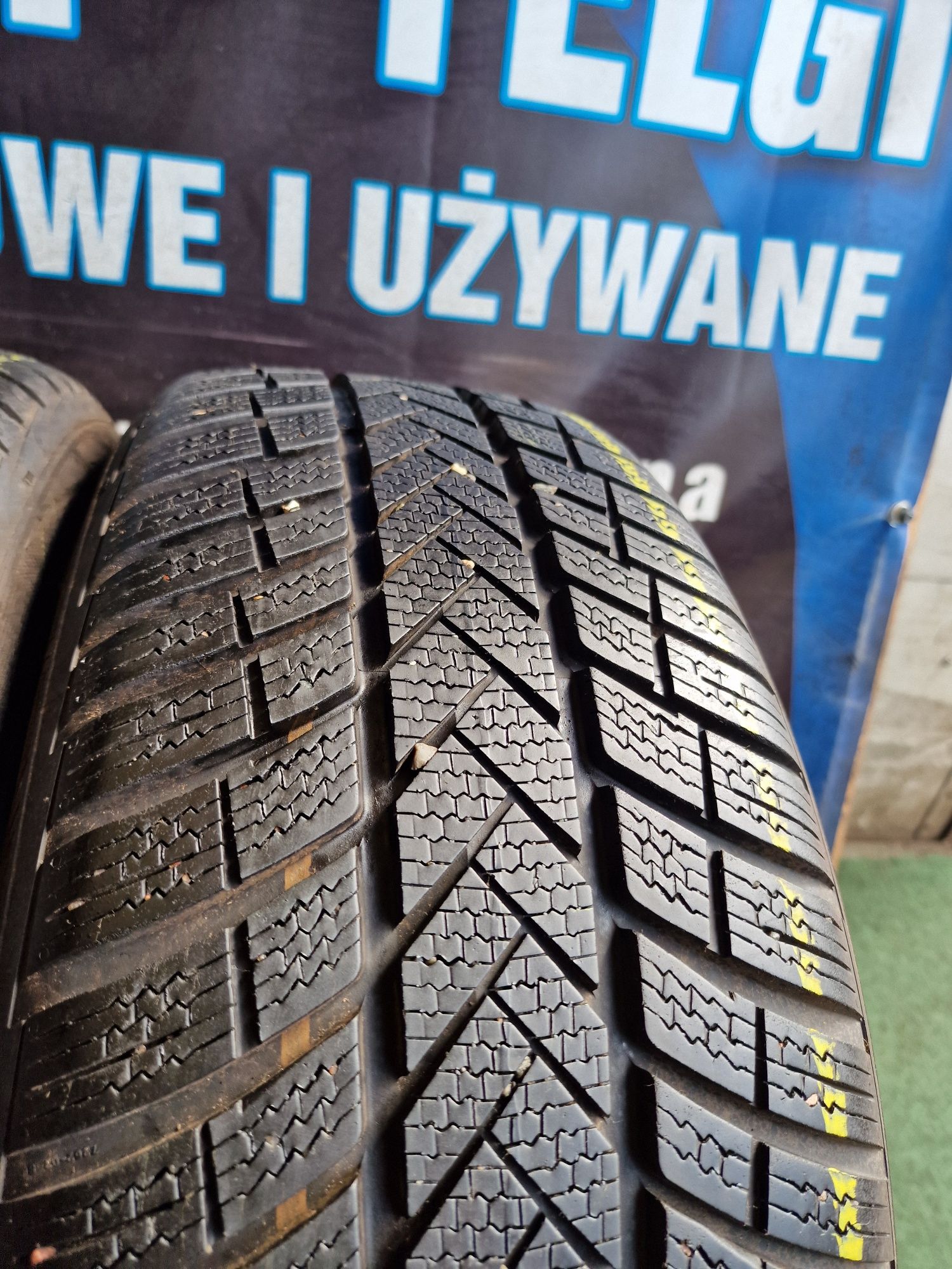 Opony zimowe 205/55/17 Vredestein Komplet 7.8mm