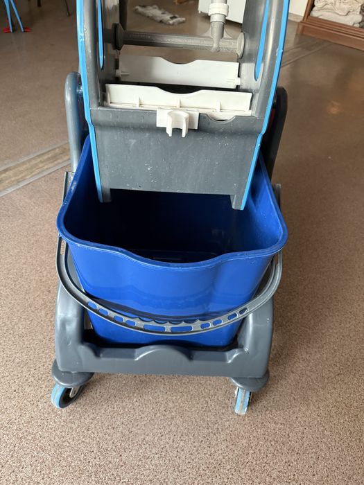 Тележка для уборки с оджимом. Для клининга. Швабра