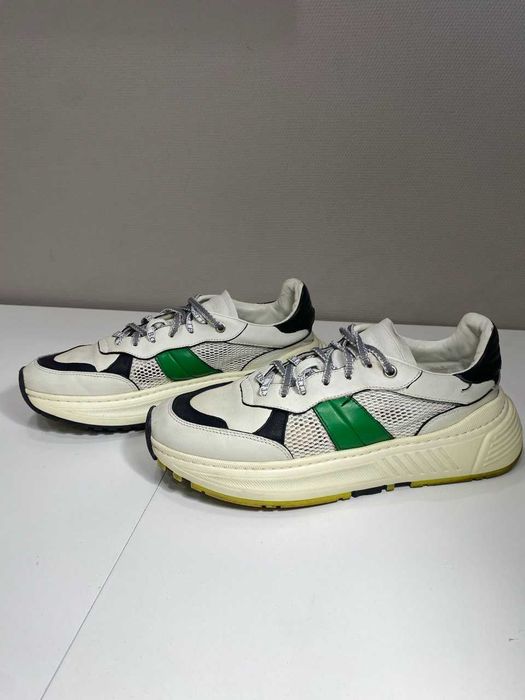 Кросівки Versace, Bottega Veneta, Nike все оригінальне