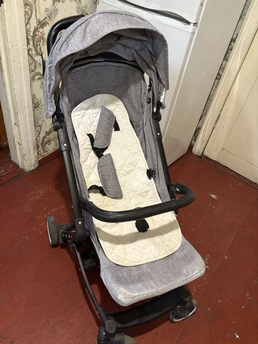 Прогулянкова коляска