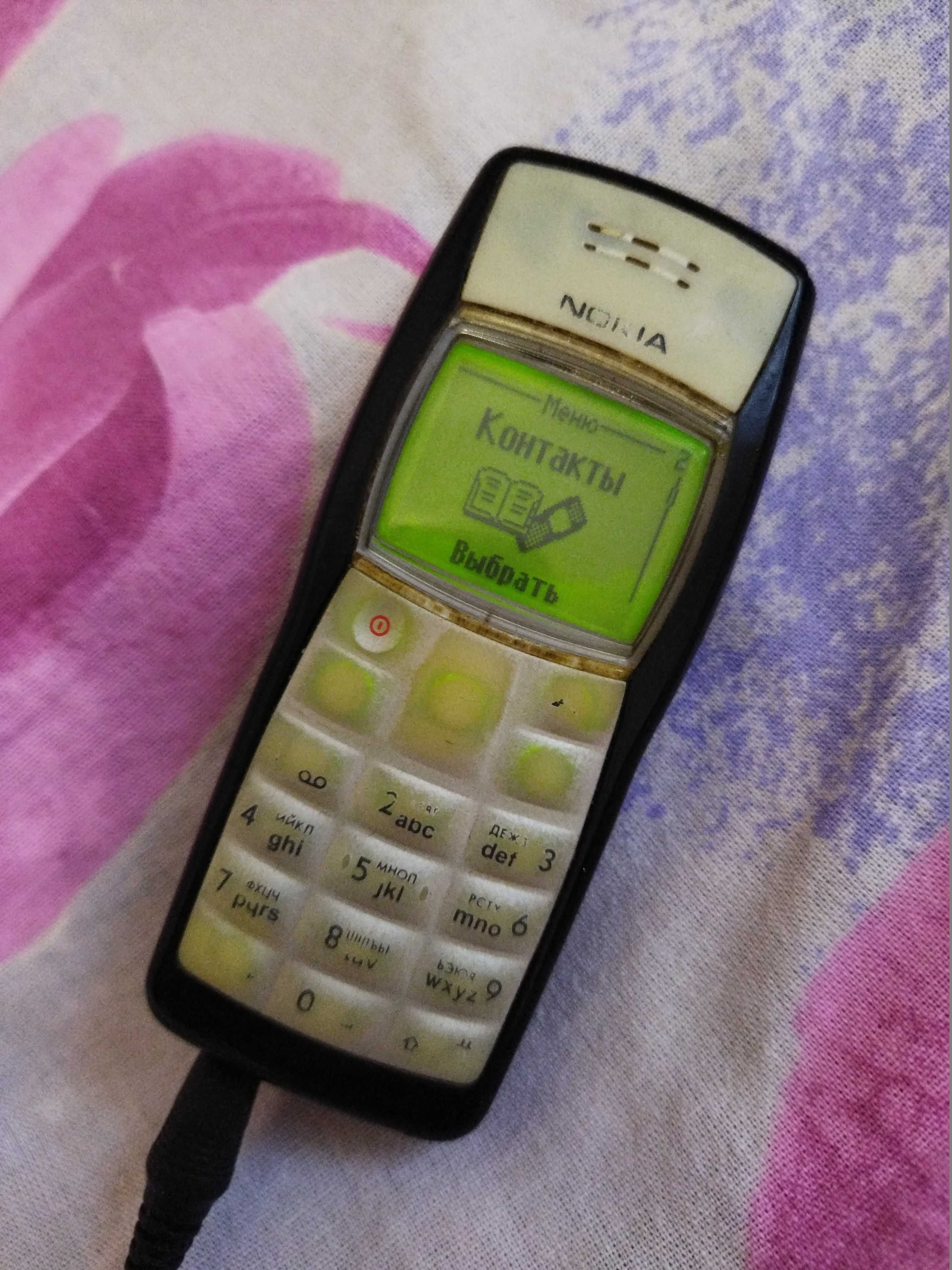 Nokia 1100 Made in Finland+ зарядка. Отлично ловит сеть.