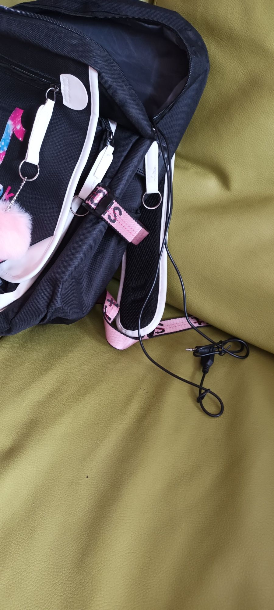 Plecak szkolny Tik- Tok z kablem USB  i słuchawki