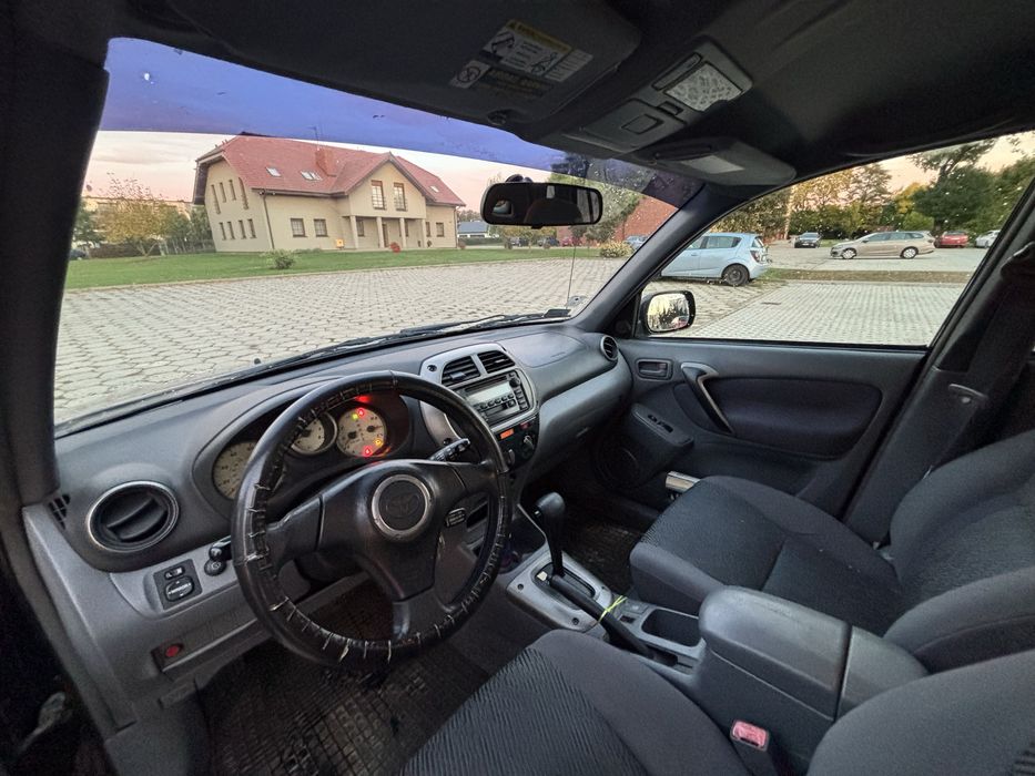 Toyota RAV4 niski udokumentowany przebieg