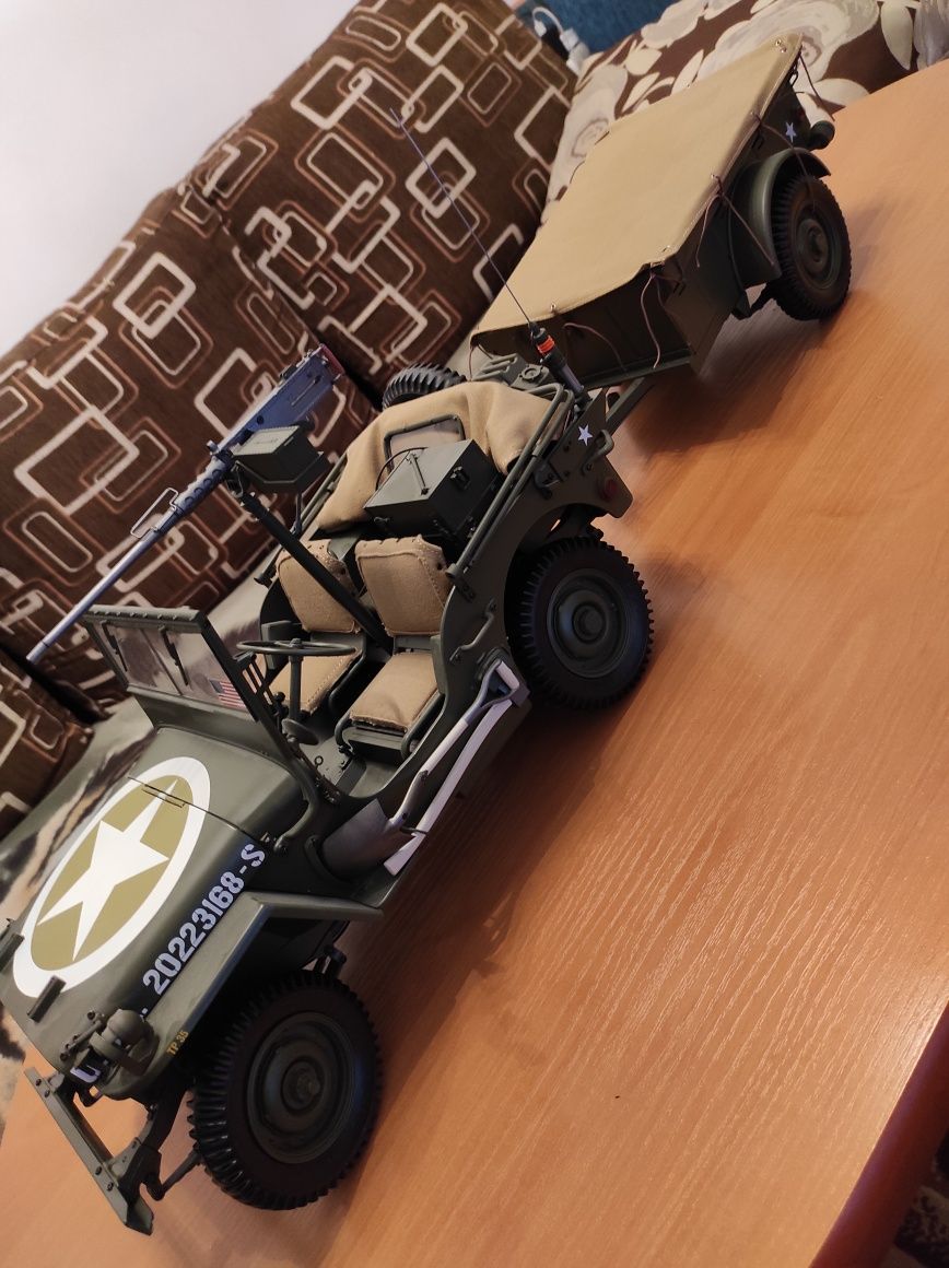 Model  WILLYS JEEP 1:8