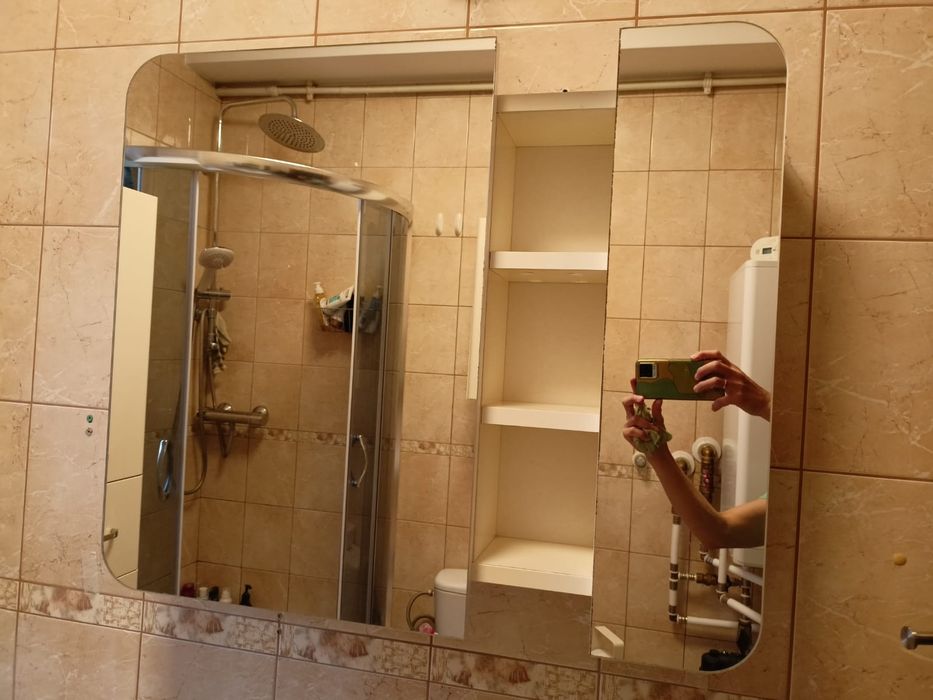 Sprzedam szafkę łazienkowa wisząca z lustrem