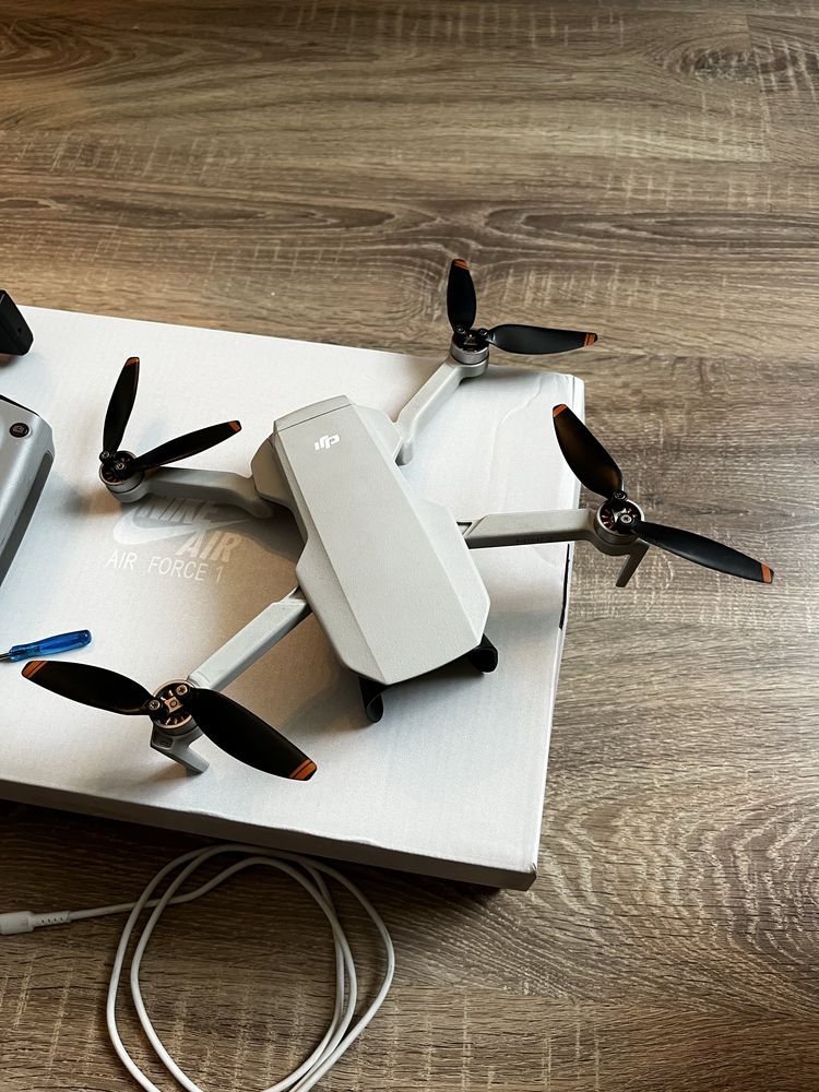 Dron DJI mini 2