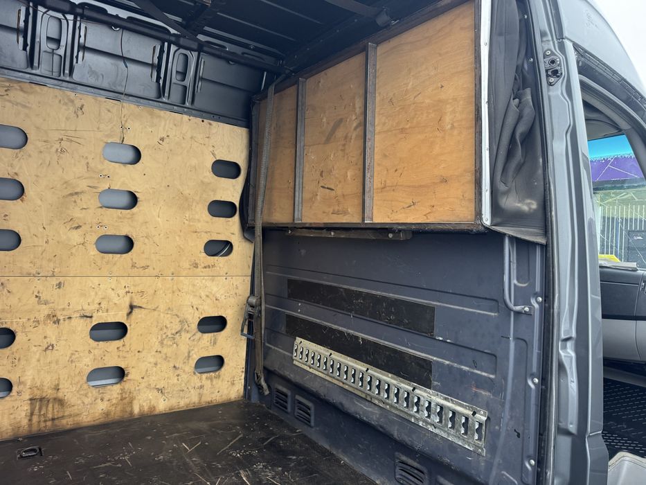 Автомобіль Фольцваген Крафтер