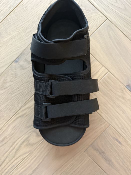 But haluksowy pooperacyjny odciążający przodostopie r. 40-42