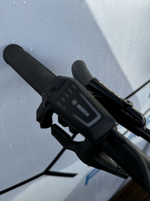 Bicicleta ebike b-rush carbono 750w// liquidação