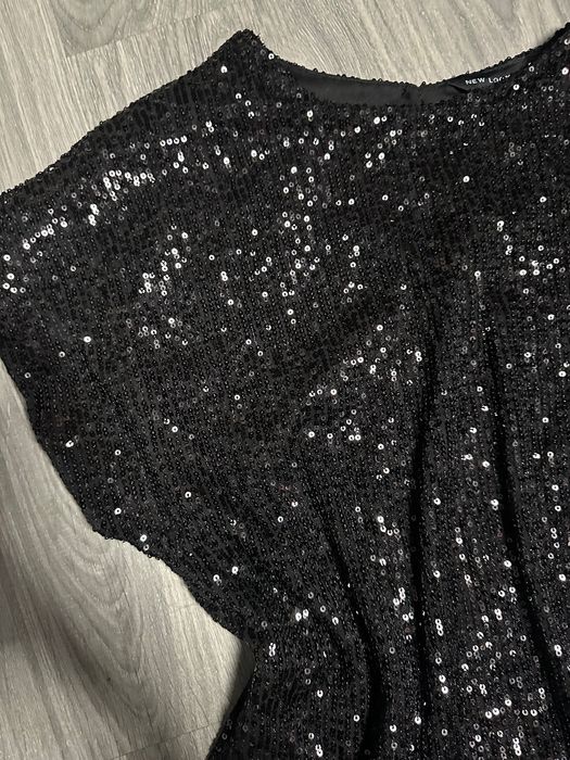 Чорна сукня з паєтками