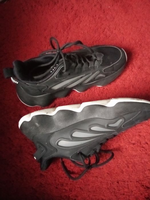 Кроссовки женские