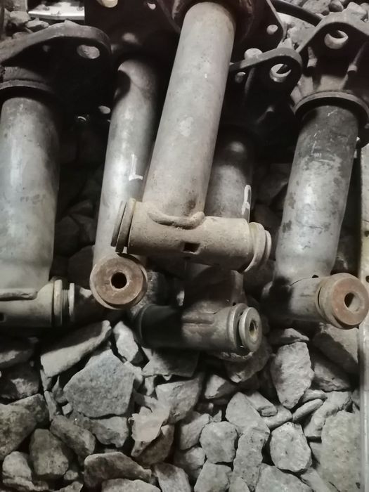 Продам кронштейны бампера клыки на ауди а6с5 и а4б6