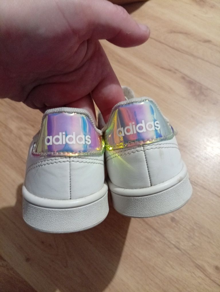 Buty dla dziewczynki Adidasy 33