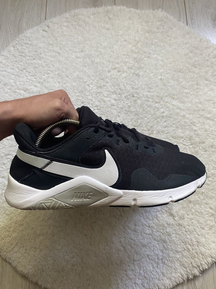 Мужские Кроссовки Nike Legend Essential 2  42р(27см)