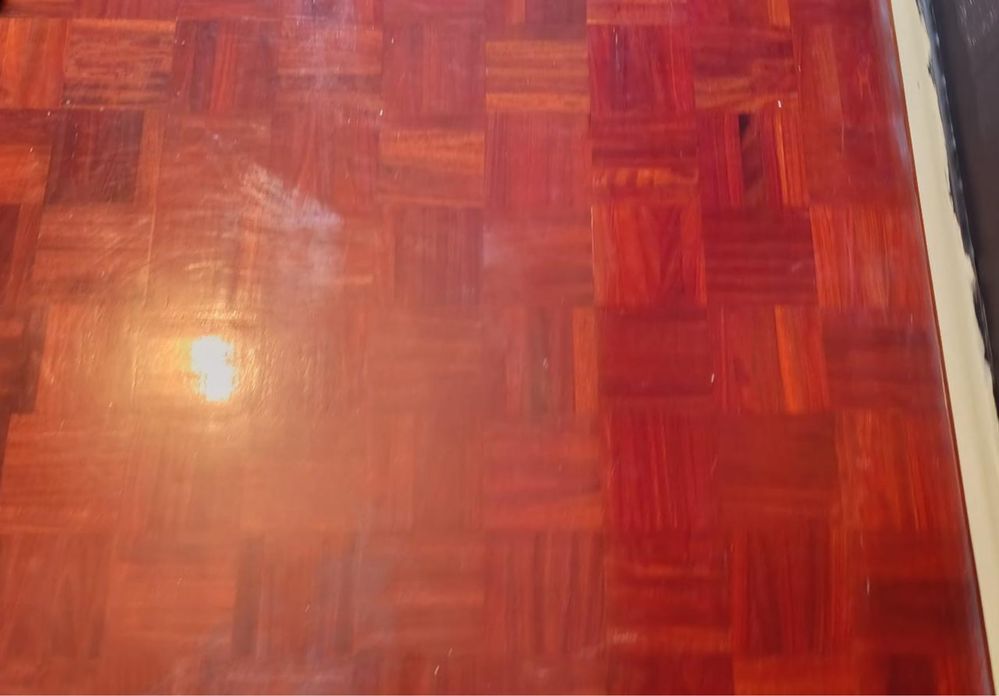 Serviços de pintura, decoração e restauração em geral.