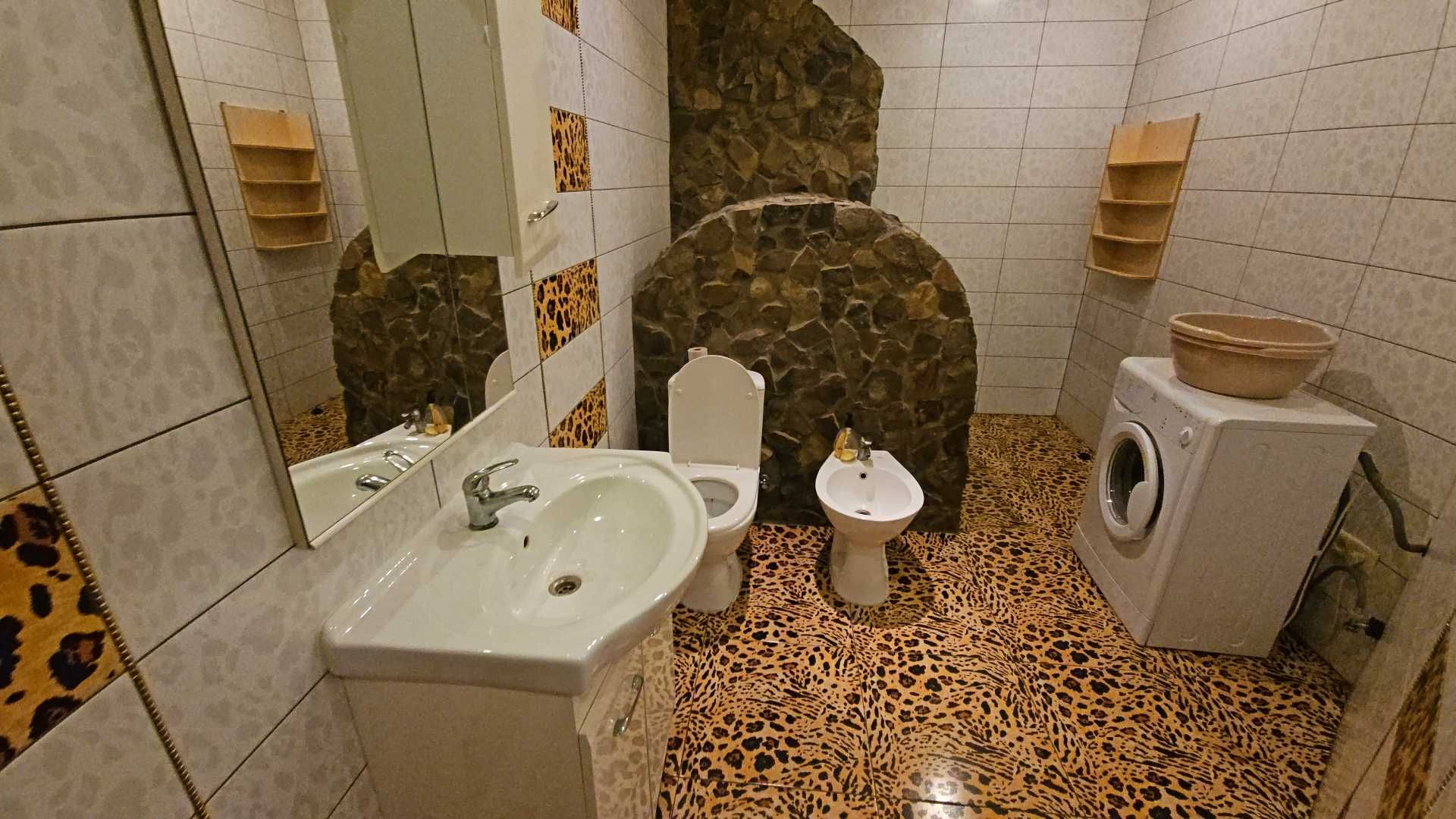 Цікавий будинок в селі Сулимівка - з басейном. Є ВІДЕООГЛЯД.