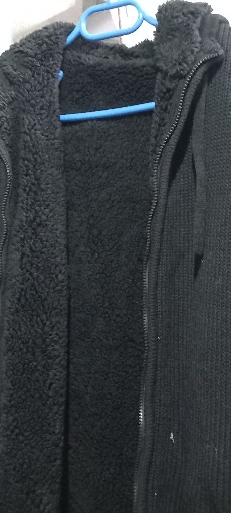 Carapuço preto com pelo