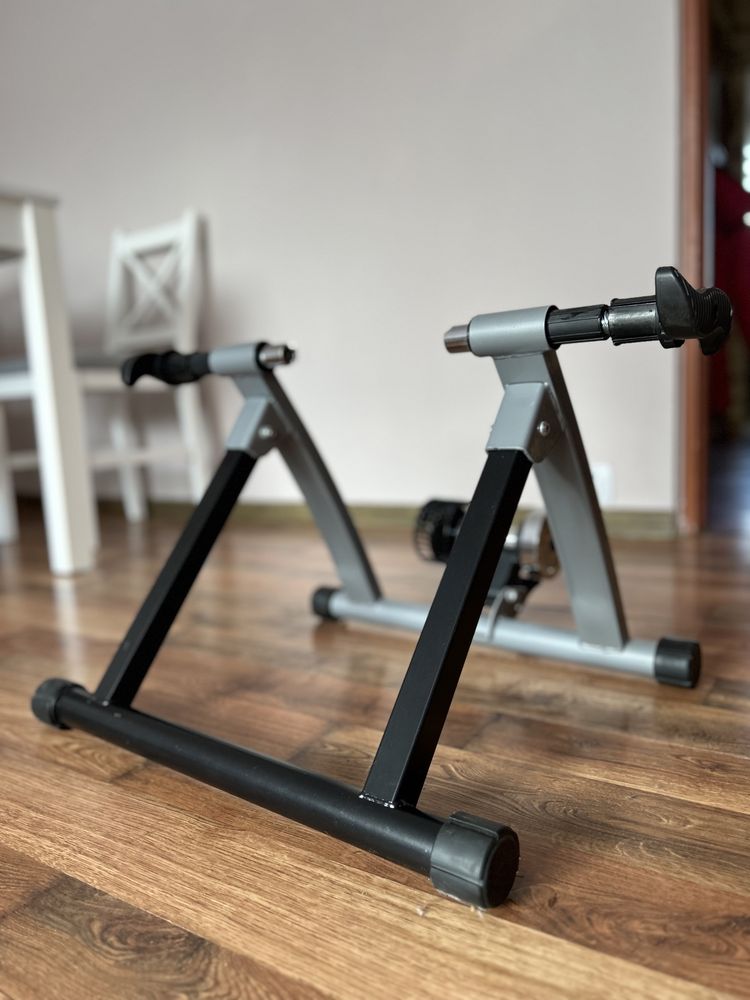 Trenażer rowerowy firmy Homcom