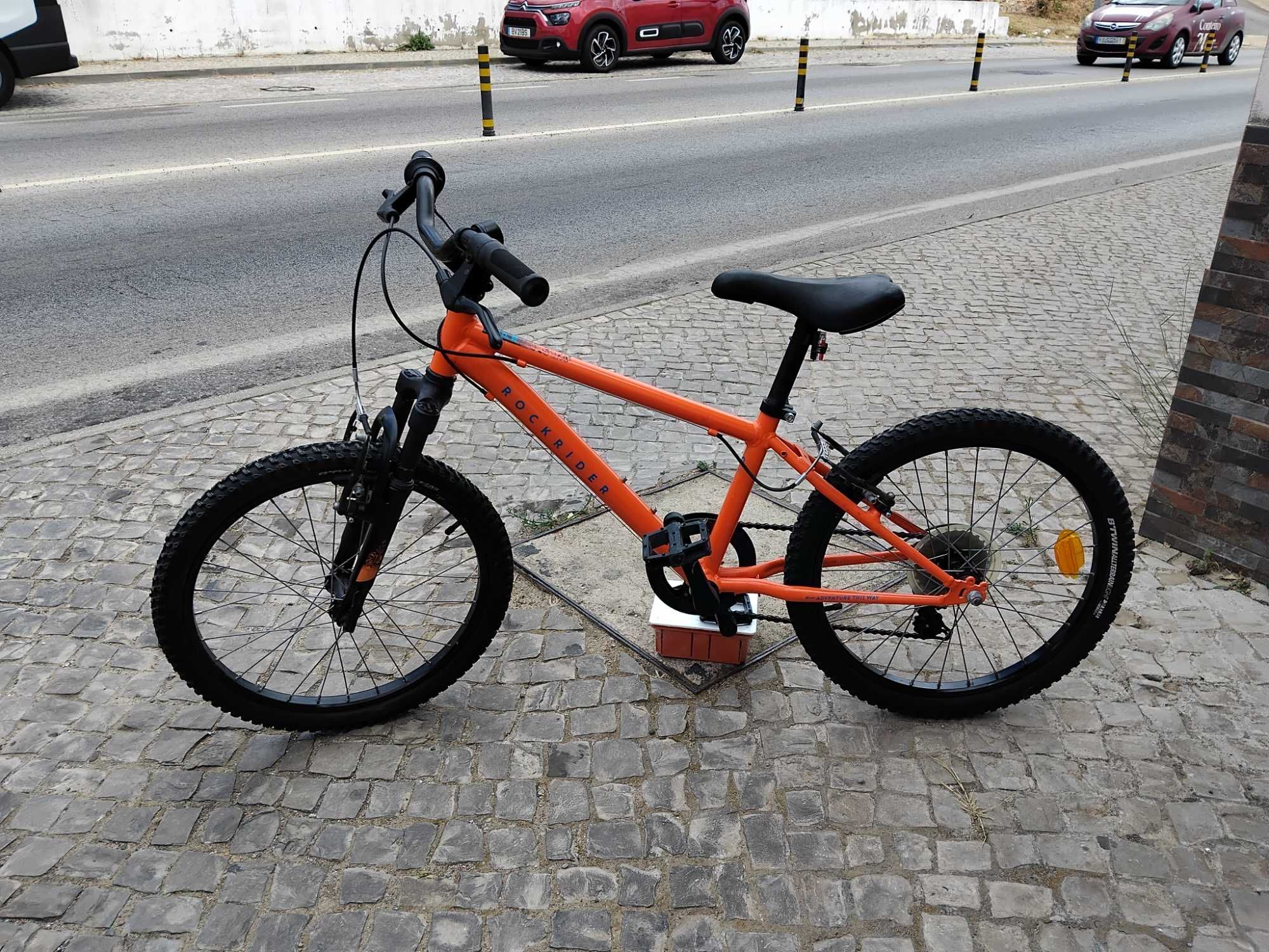 Bicicleta de criança como nova